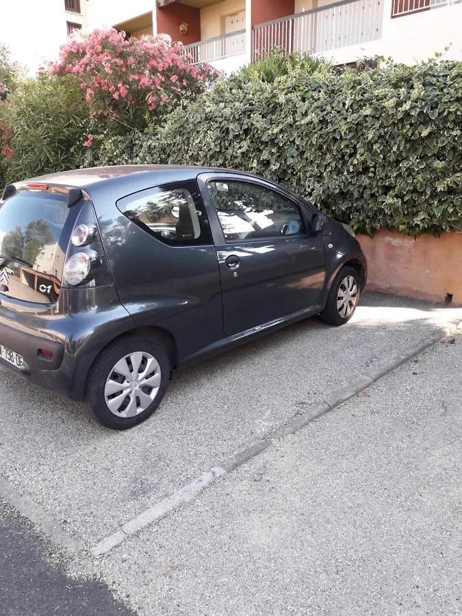 Bandol Nature Et Loisirs: Parking/ Piscine 0*,