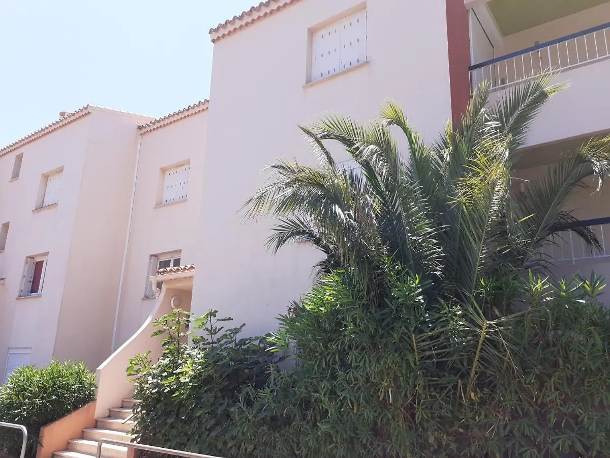Bandol Nature Et Loisirs: Parking/ Piscine 0*,  France